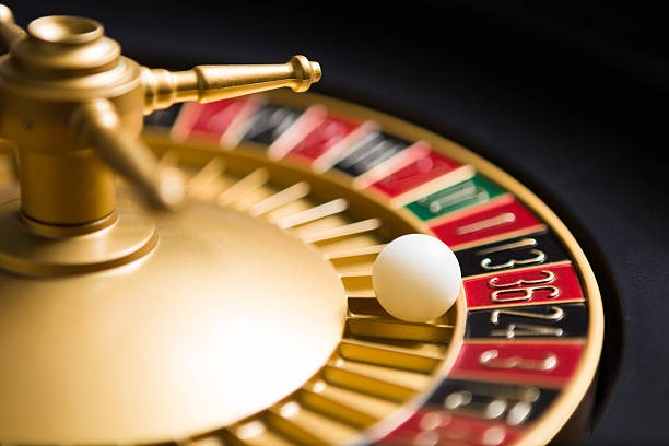Live Sic Bo dealer table with dice dome on simasbola